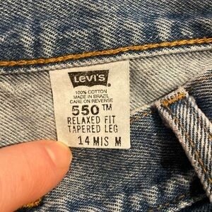 Ladies Levi’s 550 relax fit tapered leg jeans in size 14. Mis M